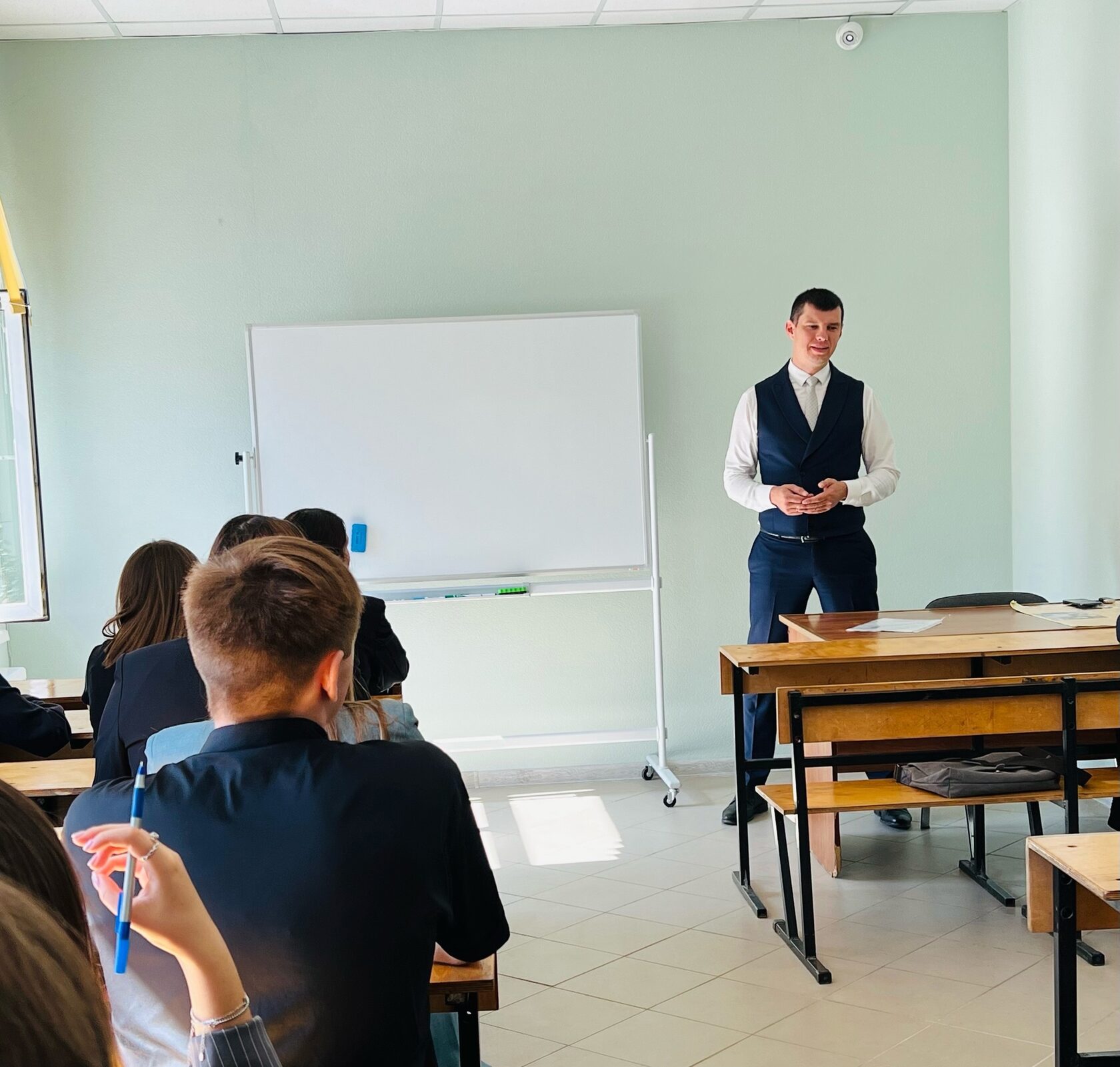 Еще одну профориентационную встречу для студентов выпускных групп провел Бизнес-адвокат Роман Медников | Смоленск